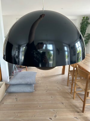 Pendel, Verner PANTON, Big Flower Pot, nypris 4.999kr. Har et enkelt lille afslag på emaljen og blev