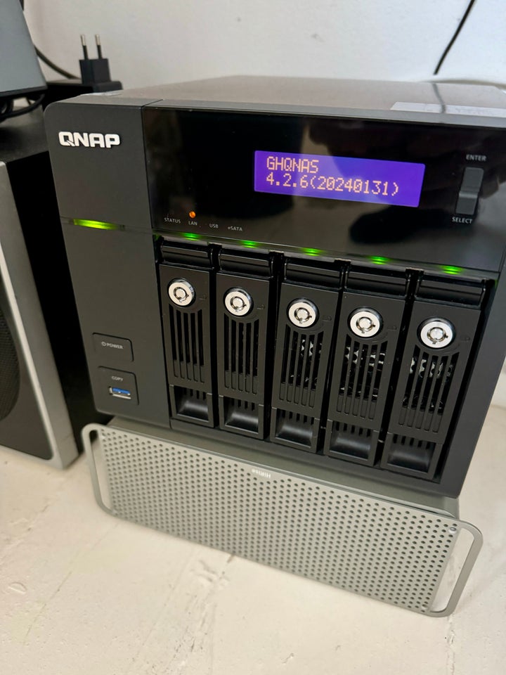 NAS, QNAP TS-559 Pro II (3x3TB), Perfekt – dba.dk – Køb og Salg af Nyt og  Brugt