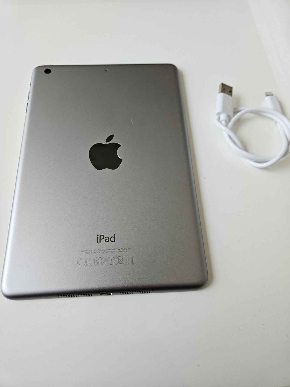 iPad mini 3, 16 GB, sort