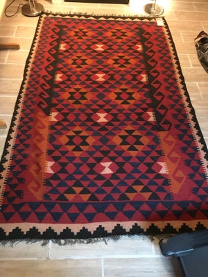 Gulvtæppe, ægte tæppe, Uld, b: 244 l: 156, Afgansk kelim tæppe.
Det ægte tæppe har aldrig været brug