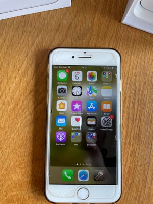 iPhone 8, 128 GB, hvid, Perfekt, stand. Har altid haft cover og panserplas på, så den har ingen skra