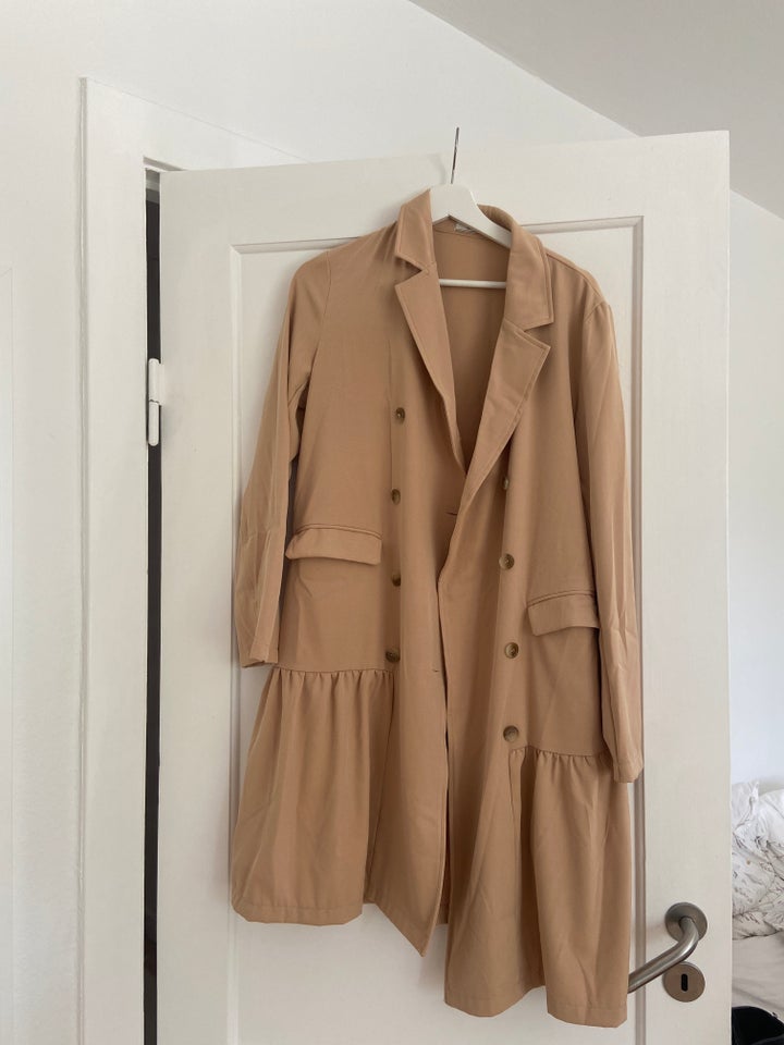 Trenchcoat, str. 38, Unigirl