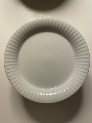 Porcelæn, Tallerkner, Kähler, 12 fladetallerkner 27 cm stk. pris 75 kr. 
12 dybetallerkner 21 cm stk