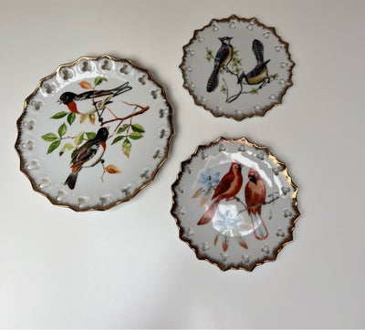 Vægplatter, Skøn vægpynt - kitsch / retro /vintage platter med fugle, udstanset trekløver mønster og