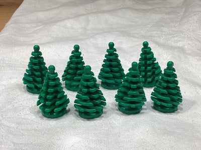 Lego andet, 8 grantræer / juletræer, Green Plant, Tree Pine Small 2 x 2 x 4.

Samlet pris 25 kr.