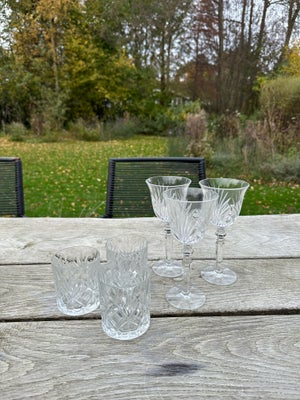 Glas, 3 vandglas og 3 vinglas, 3 vandglas og 3 vinglas. Sælges samlet.