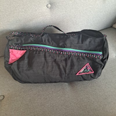 Weekendtaske, Adidas, b: 22 l: 50 h: 22, Selling this vintage Adidas duffle bag from 80s. When empty