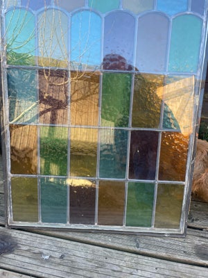 Blyglasvindue, b: 60 h: 75, Blyindfattet vindue med farvede glas.