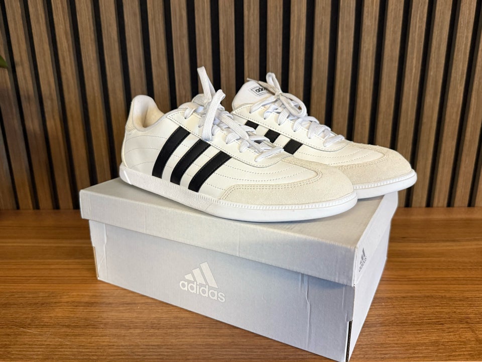 Sportssko, Adidas, str. 45