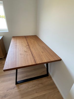 Spisebord, Valnødfiner, Naturplank, b: 100 l: 200, - Flot plankebord med to planker og V-ben. 
- 3 s