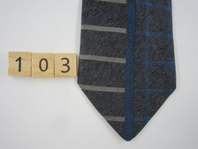 Slips, GIANNI VERSACE,  100 % silke, Condition: 9,5/10
Længde: 160,0 cm.
Bredde: 9,4 cm.

Købes der 