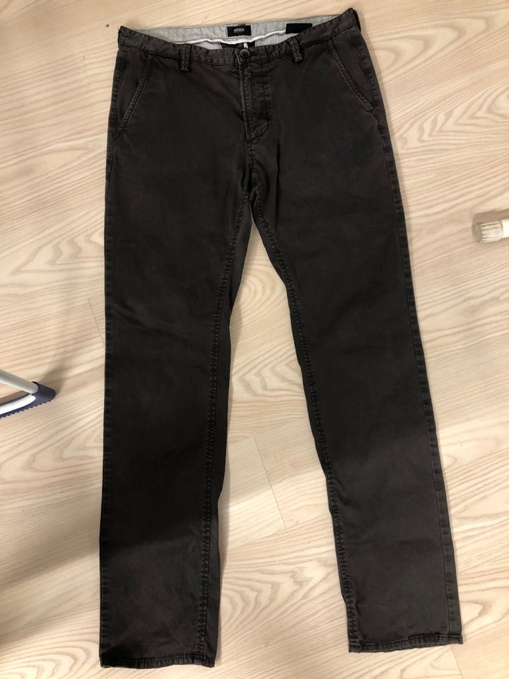 Chinos, Hugo Boss , str. 32