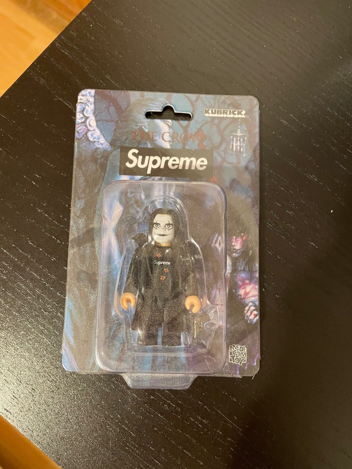 Supreme x The Crow Kubrick 100% Medicom Bearbrick