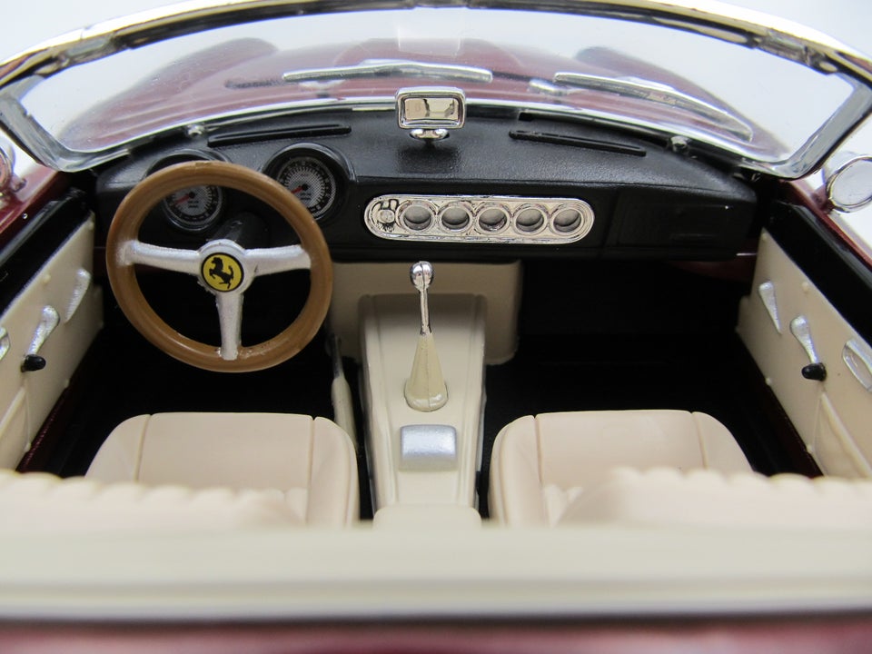 Modelbil, 1960 Ferrari 250 GT California Spyder, skala 1:18