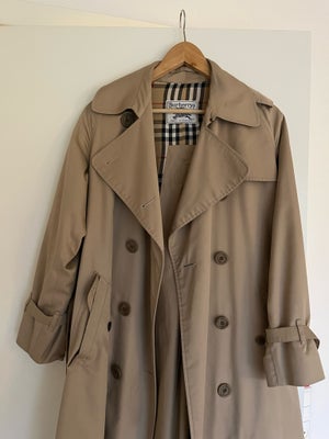 Trenchcoat, str. 42, Burberry,  Næsten som ny, Solgt!!!!

Smuk velholdt Burberry. 

Størrelse large.