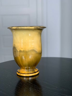 Keramik, Vase, Kähler, Kähler vase. Signeret "HAK Danmark". Urangul glasur. Fremstår med enkelte hak