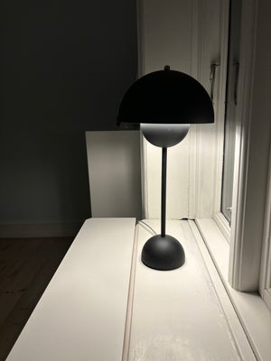 Anden bordlampe, Louis Poulsen, &Tradition Flowerpot VP3 Bordlampe H: 50 cm - Matt Black (Normalpris