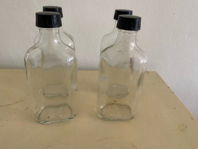 Glas, Flaske med låg, Vintage / Retro, 4 fine vintage. glasflasker med skruelåg. Perfekte til saft e