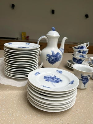 Porcelæn, Kopper, underkopper, kande, tallerkener mm. , Royal Copenhagen, Hej

Jeg sælger porcelæn i