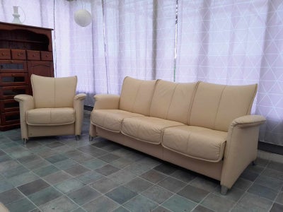 Sofa, Læder sofagruppe i lys cremefarvet en 3 pers. og 1 pres. med super god siddekomfort af norsk k