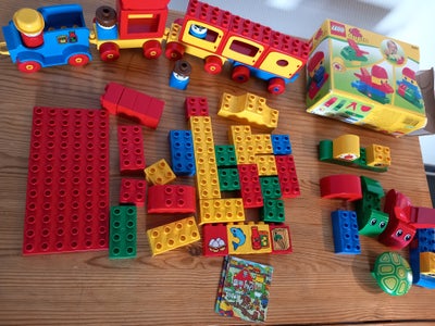 Lego Duplo, Diverse, Duplo tog med vogne, varer, personer samt klodser og en byggeplade

Duplo. Helt