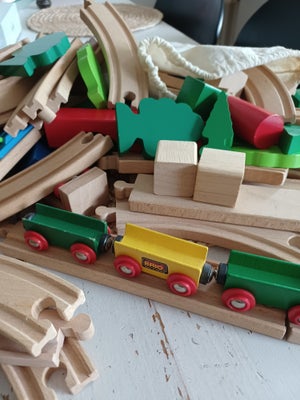 Togbane og klodser, Brio og Kids Wood, blandet babylegetøj, Brio togbane med tog og klodser mv. fra 