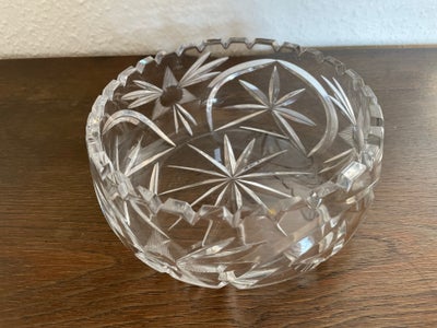 Glas, Krystalskål, -, 28 cm i diam flot gammel skål som ny
Kan tages med til Viborg og Amager