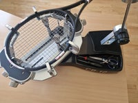 Opstrengning af Badminton -og Tennisketchere