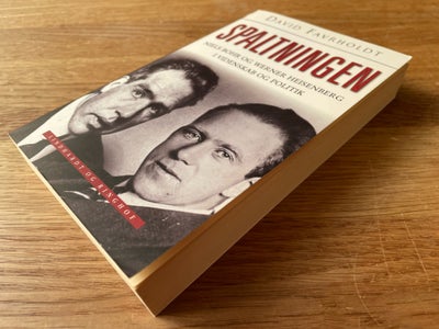 Spaltningen, David Favrholdt, emne: naturvidenskab, Niels Bohr og Werner Heisenberg i videnskab og p