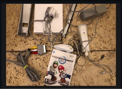 Nintendo Wii, God, Wii konsol med det hele, controller, nunchuck og mest eftertragte spil MarioKart 