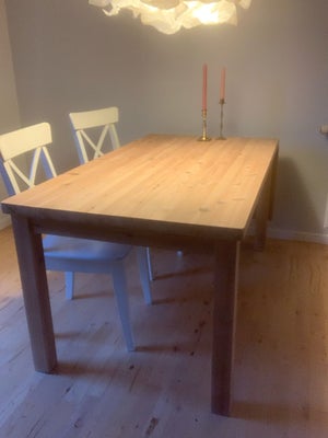 Spisebord, Massivt fyrretræ, b: 83 l: 200, Ny slebet og sæbe behandlet massivt fyrretræs bord. 

Der