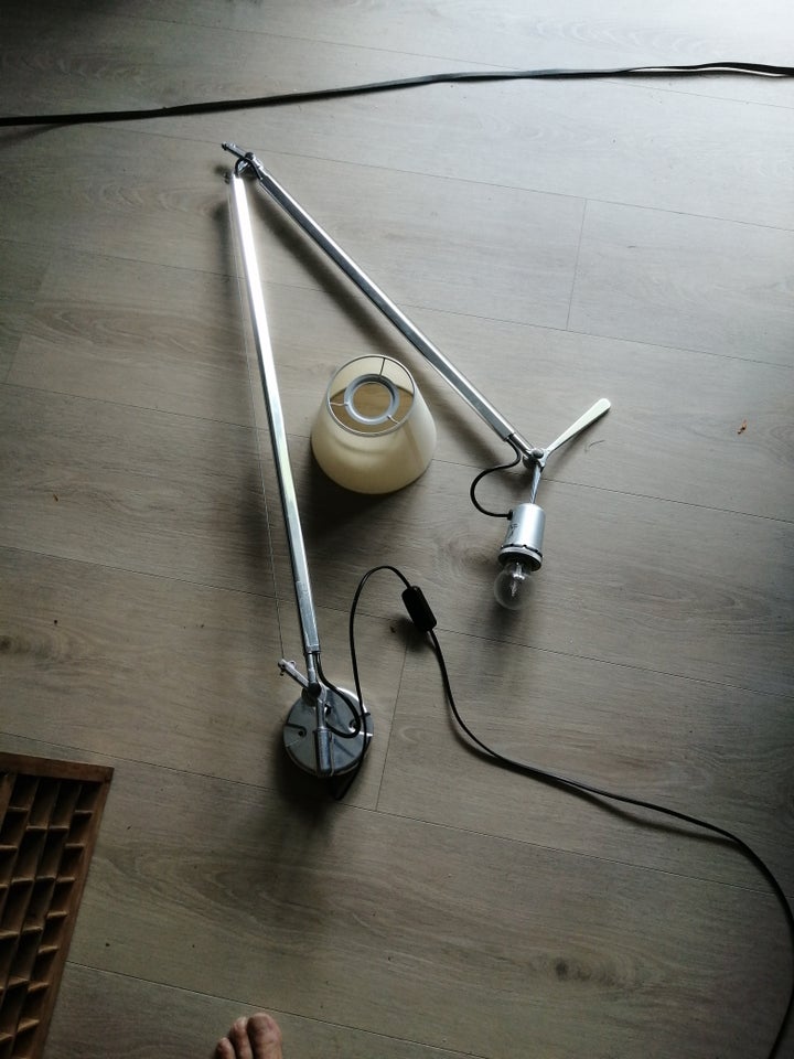 Artemide, Artemide Tolomeo, væglampe