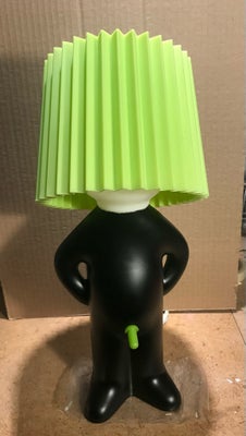 Anden bordlampe, Mr. P  one shy man, Mr. P lampe sort krop, hvidt hoved, grøn skærm og penis 