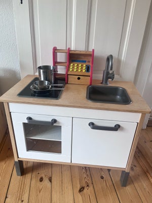 Køkken, Legekøkken, Ikea, Legekøkken fra Ikea med gryder/pande og et kasseapparat i træ fra BR. Fyld