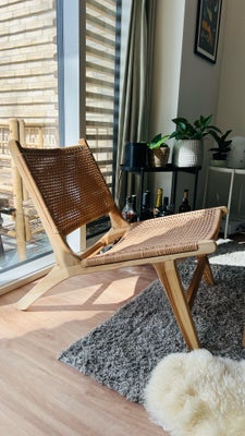 Loungestol, træ, Lækker lounge stol i flet og træ, har brugt den i ca 2 måneder :) sælges grundet fl