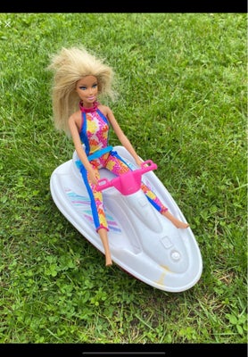 Barbie, Barbie, Cool retro vandscooter m. “Sikkerhedssele”. Brugsspor. Barbie medfølger ikke, men ba
