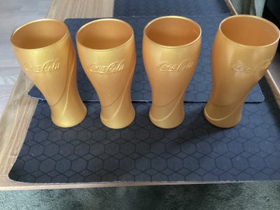 Coca Cola, 4 stk. Guld Coca Cola glas, Godl Coca-Cola glas limited edition 2018 med 2 dråber vand og