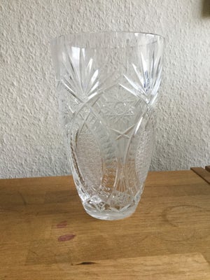 Glas, Krystalvase, Bøhmisk krystal, Stor - Smuk krystalvase.
100 % fejlfri.
H: 20 cm., Ø: 12 cm.
Por