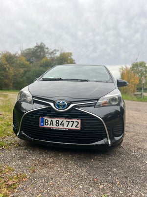 Toyota Yaris, 1,3 VVT-i T3, Benzin, aut. 2016, km 156000, sort, klimaanlæg, ABS, airbag, alarm, 5-dø