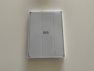 Cover, t. iPad, Pro 11” Gen.1
Apple Smart folio cover i Hvid sælges grundet fejlkøb.
Coveret er helt
