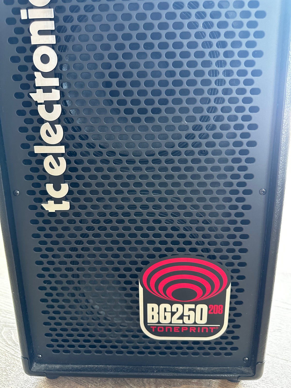Bascombo, TC Electronic BG250-208