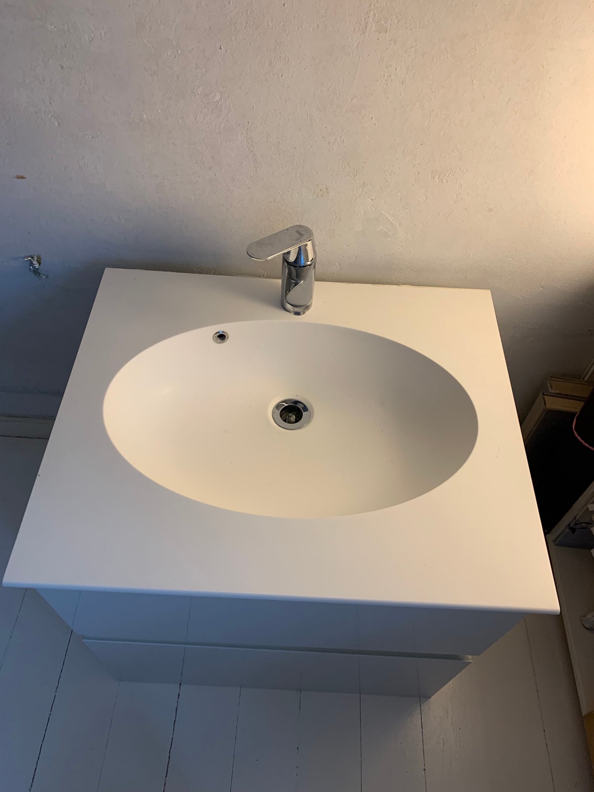 Badeværelses vask møbel, Muligvis Ikea