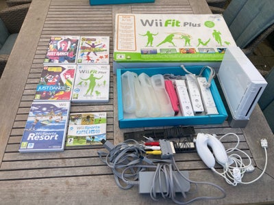 Nintendo Wii, God, Nintendo Wii med diverse spil, controllere samt Wii fit Plus board. Sælges kun sa