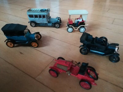 Biler, Corgi og Safir, 3 Corgi biler og 2 Safir biler
Rolls Royce 1917
2 Ford Model T 1915
Renault C
