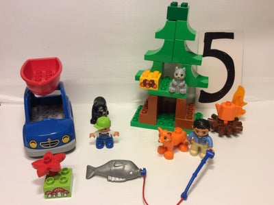 Lego Duplo, 10583 skovtur, Bil, lille båd, fiskestang, bjørn med hule under træet, fisk, ræv, far og