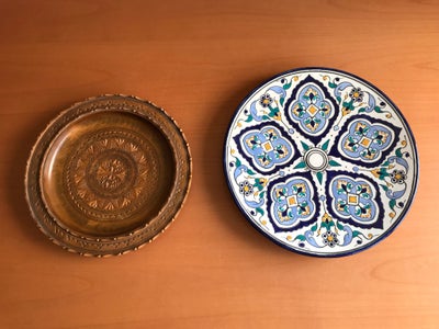 2 platter, 
Diameter 27 hhv. 33 cm

Sælges for 75 kr. pr. styk