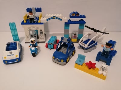 Lego Duplo, Politi, Politibiler, Helikopter, Motorcykel, Mennesker samt Bygningsdele
Sælges som vist