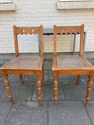 Spisebordsstol, Træ, 2 fine franske fletstole i mørkt træ.
Siddehøjde er : 46 cm.
Den ene stol mangl