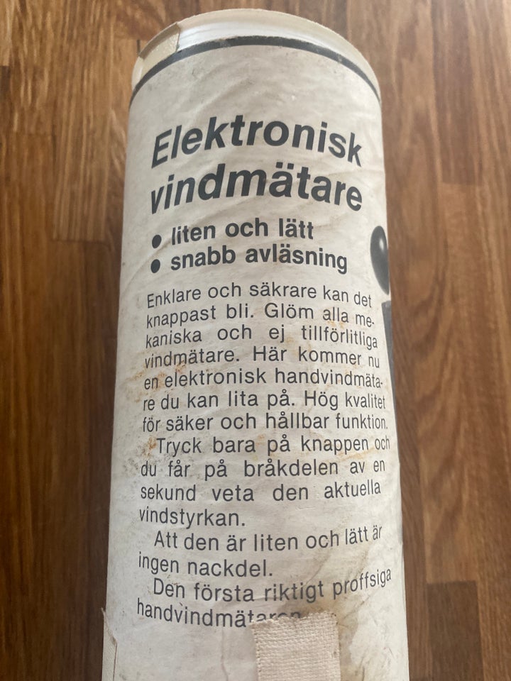 Watski håndholdt elektronisk vindmåler.