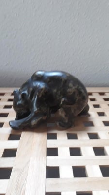 Bjørn i keramik, Johgus Bornholm, Figur af stående bjørn i keramik fra Johgus, Bornholm. Meget velho